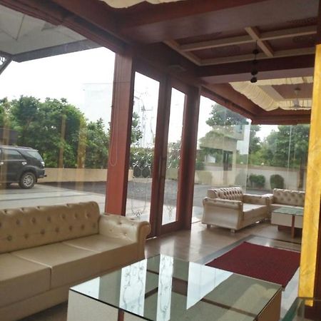 Mnr Resort Piparia Exterior photo